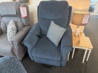 Twickenham Riser Recliner Chair